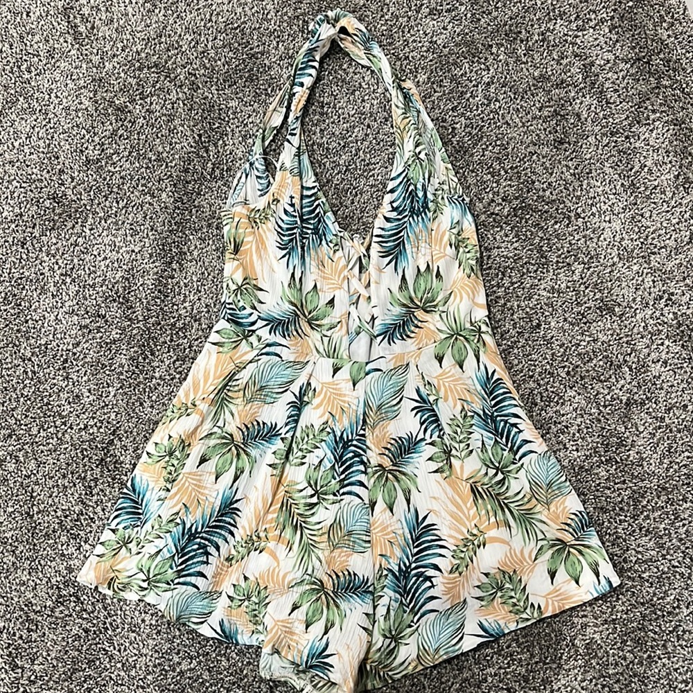 Tropical size small romper from shein never worn !